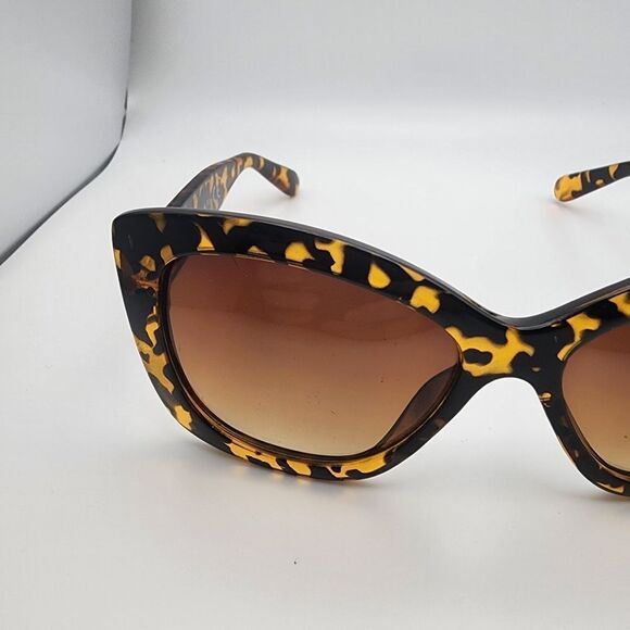 Tahari Tortoiseshell Sunglasses main image 6